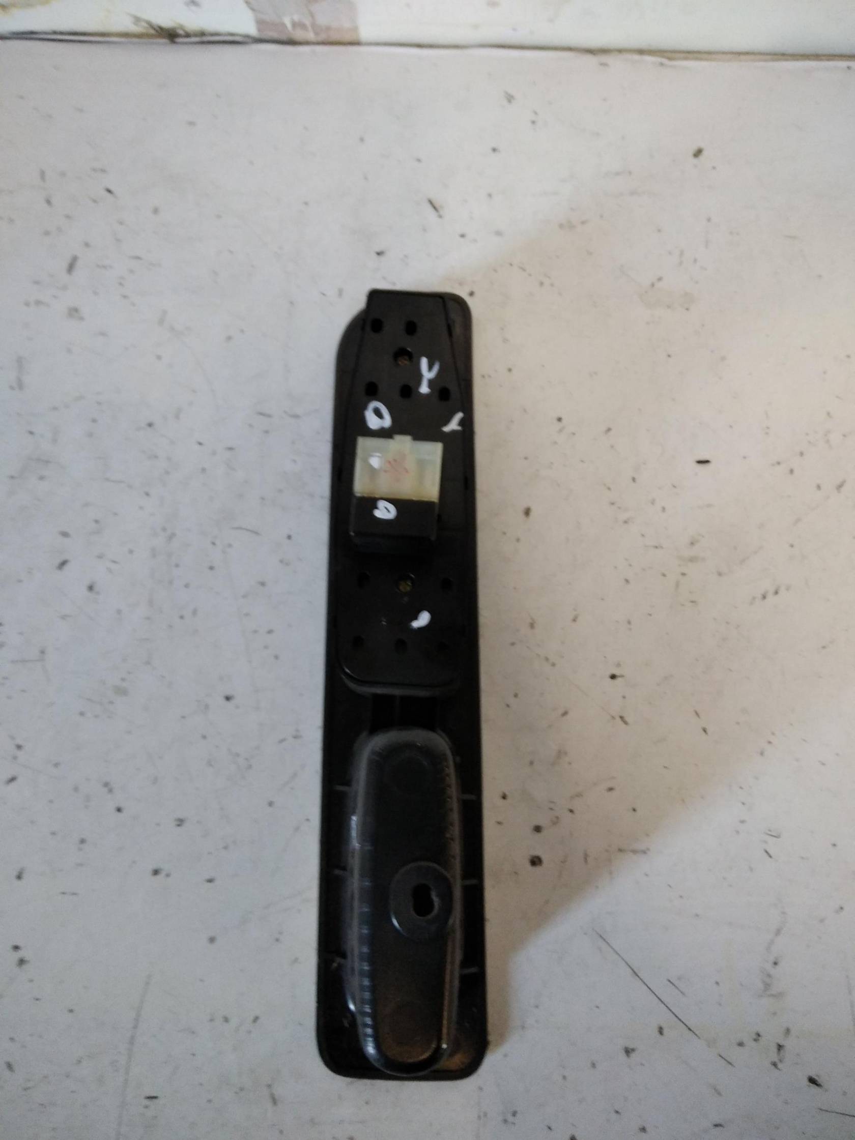 Interruttore alzacristalli porta ant.